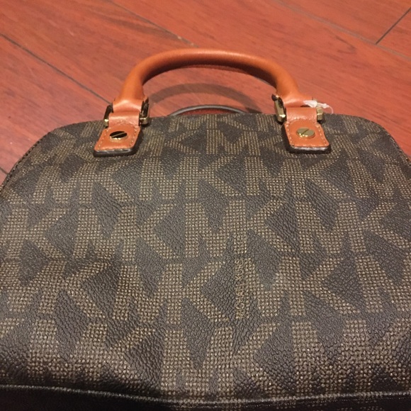 Michael Kors Jet Set Bag - Picture 2 of 4